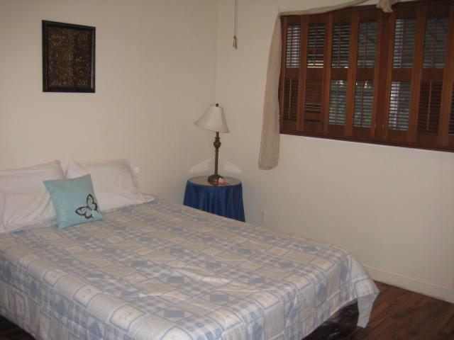 HOLLYWOOD HILLS - Residential