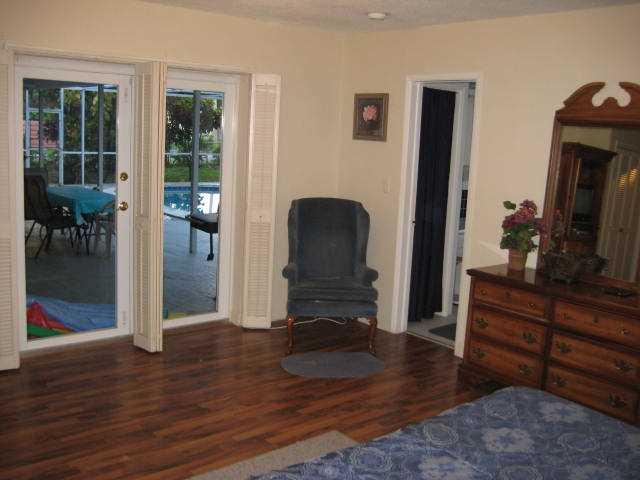 HOLLYWOOD HILLS - Residential