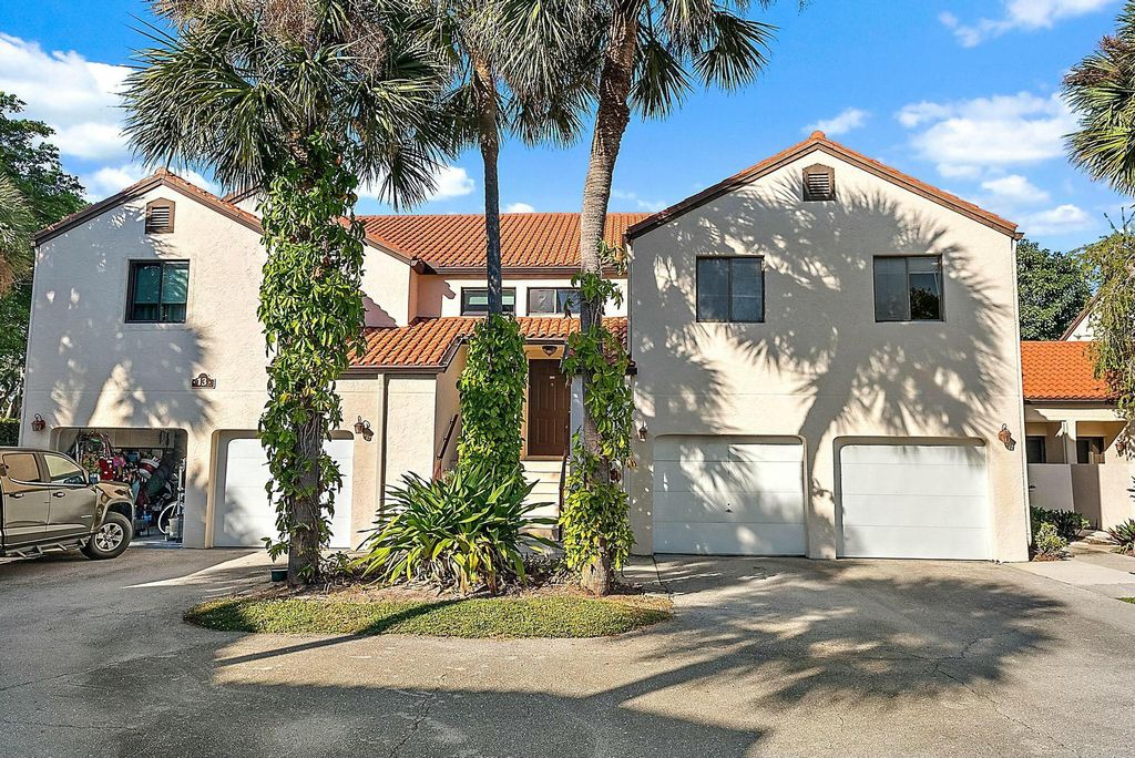Photo of 13 Via De Casas Sur #202, Boynton Beach, FL 33426 (MLS # R11043448)