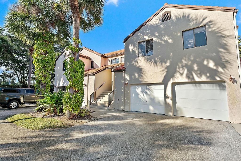 Photo of 13 Via De Casas Sur #202, Boynton Beach, FL 33426 (MLS # R11043448)