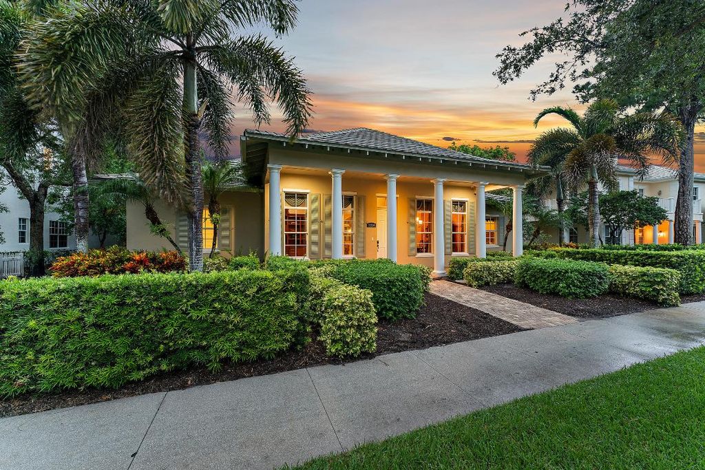 Photo of 3334 Greenway Drive, Jupiter, FL 33458 (MLS # R11005139)