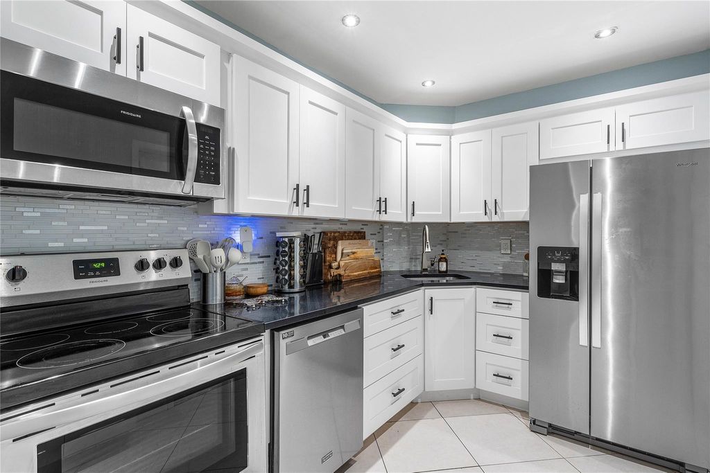 Photo of 3111 Oakland Shores Drive #F208, Oakland Park, FL 33309 (MLS # F10554691)