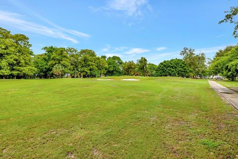 Condominium in Tamarac FL 8400 Lagos De Campo Blvd Blvd 18.jpg