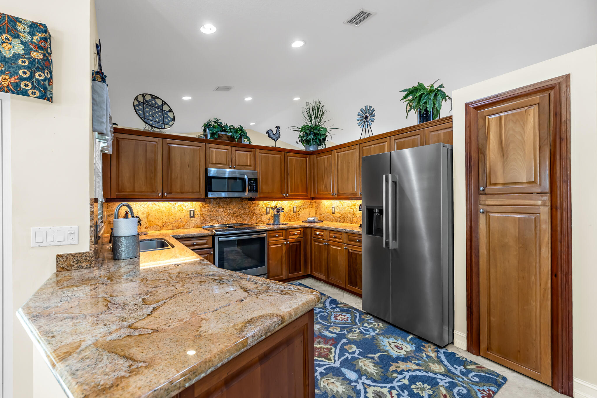 RIDGEVIEW LAKE ESTATES - Residential