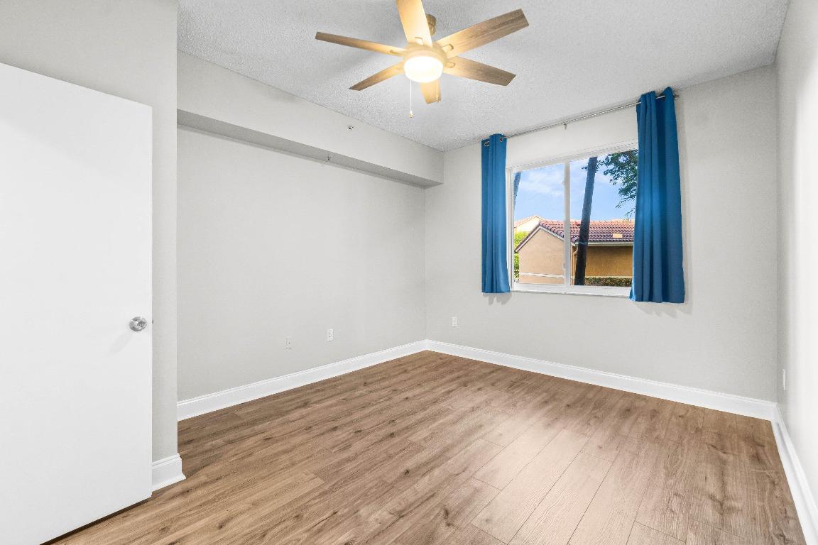 HYPOLUXOS MARINERS CAY CONDOMINIUM - Residential