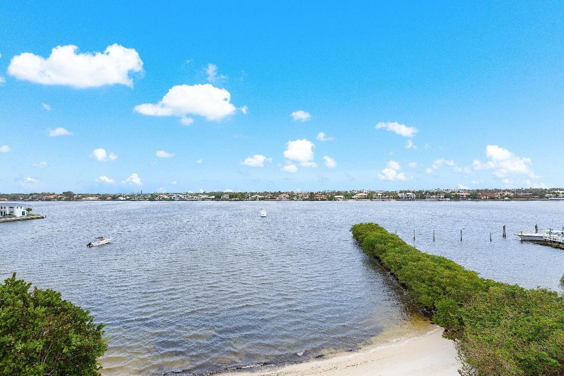 HYPOLUXOS MARINERS CAY CONDOMINIUM - Residential