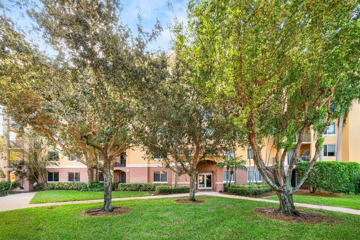 HYPOLUXOS MARINERS CAY CONDOMINIUM - Residential