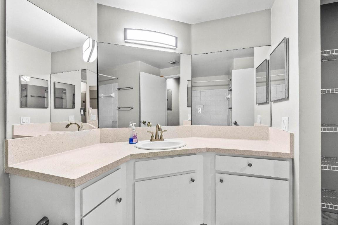 HYPOLUXOS MARINERS CAY CONDOMINIUM - Residential