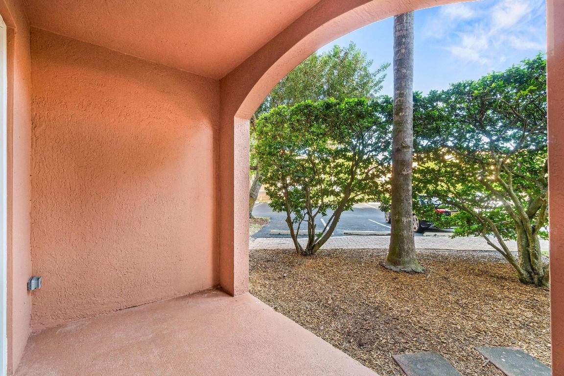 HYPOLUXOS MARINERS CAY CONDOMINIUM - Residential