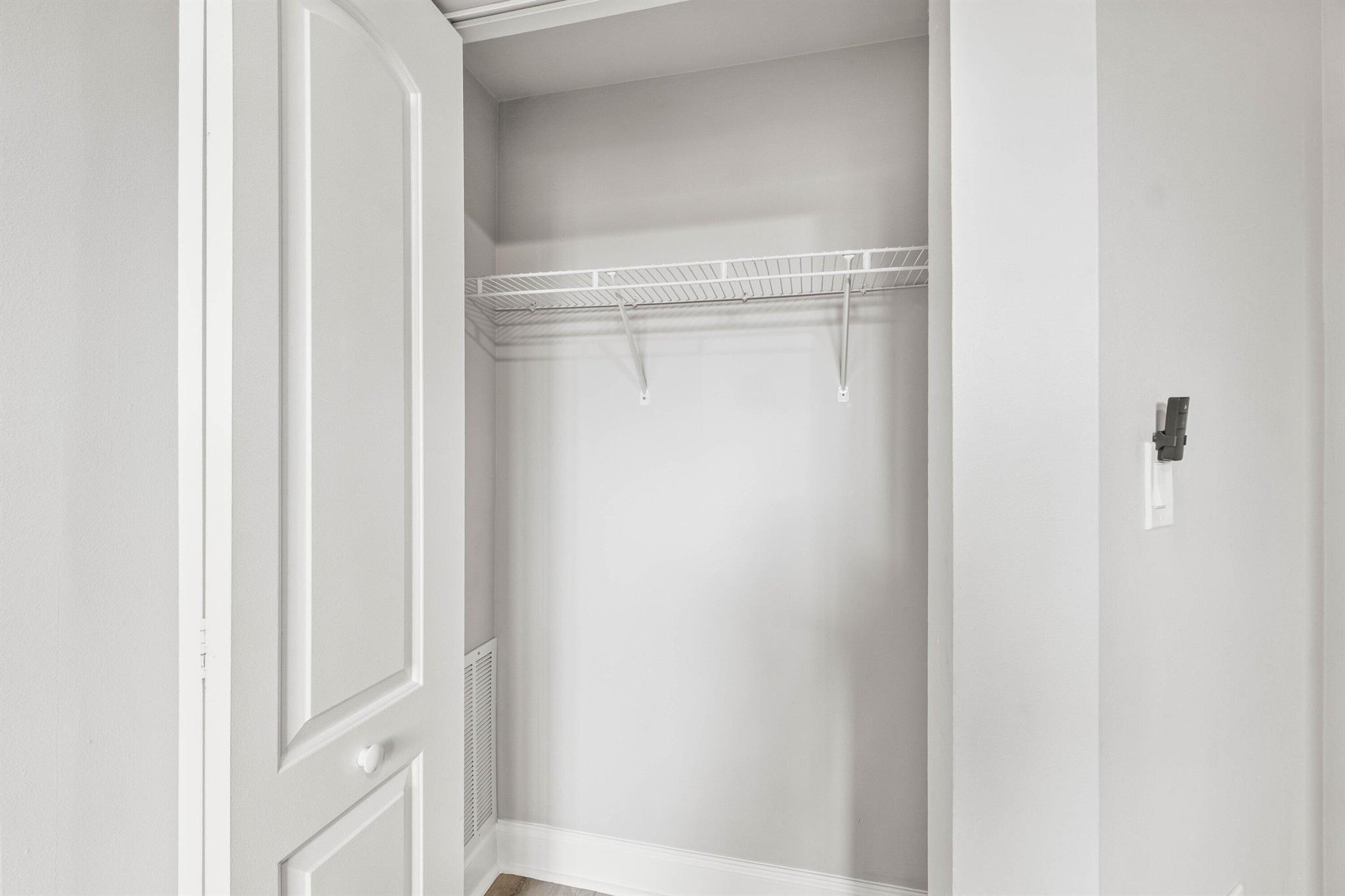 HYPOLUXOS MARINERS CAY CO - Residential