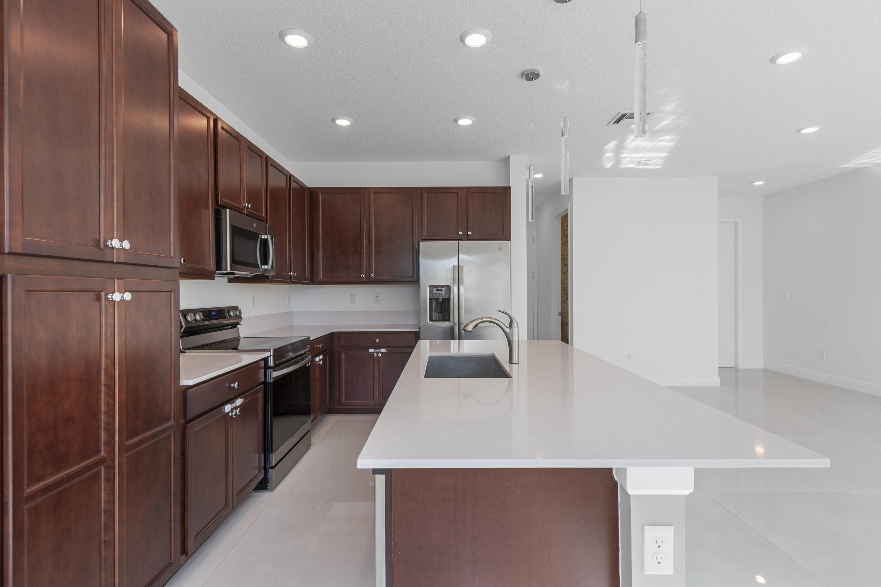 4352 Veleiros Avenue