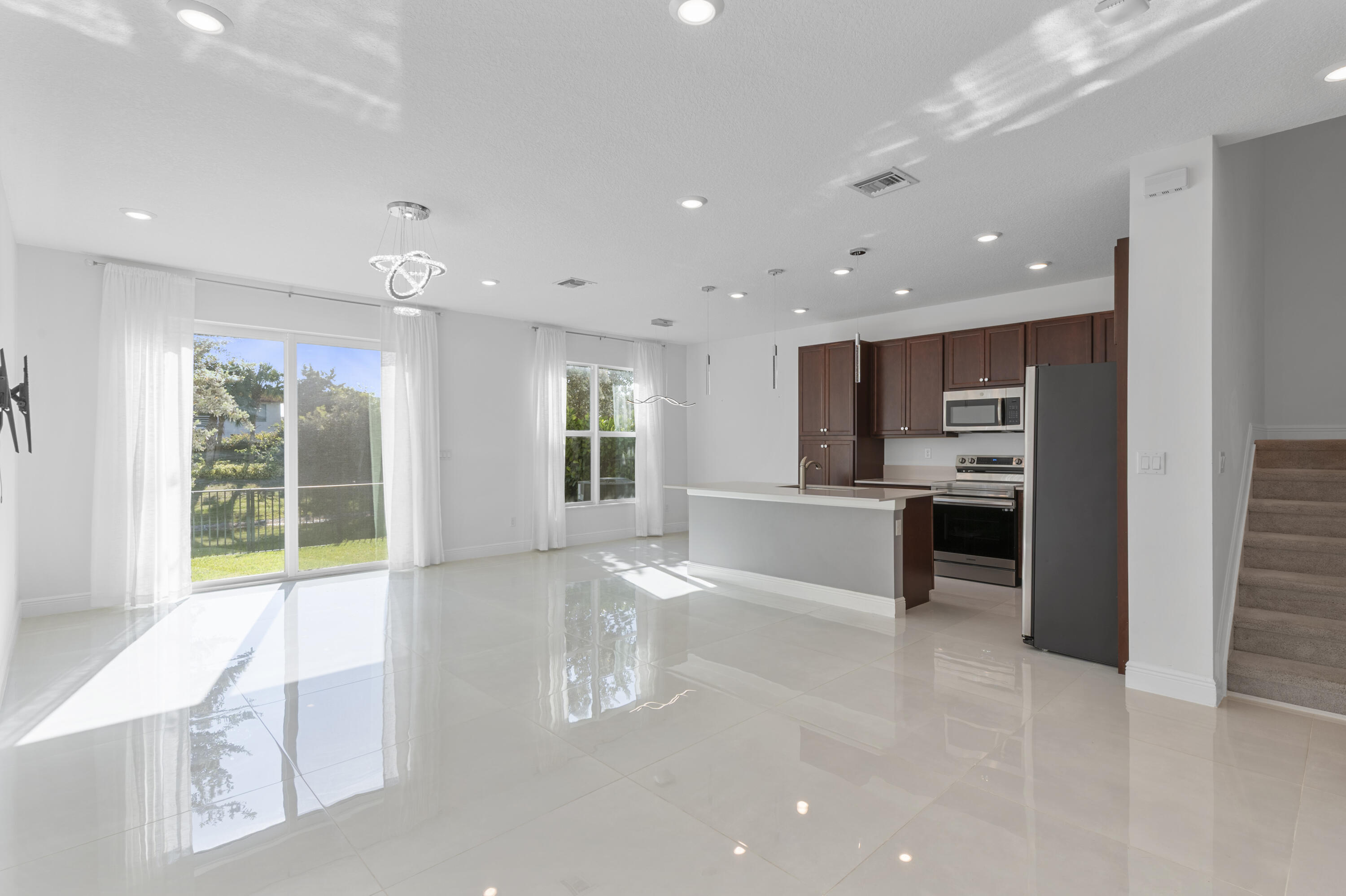 4352 Veleiros Avenue