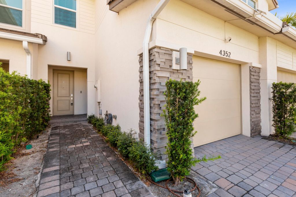 Photo of 4352 Veleiros Avenue, Lighthouse Point, FL 33064 (MLS # B26010480)