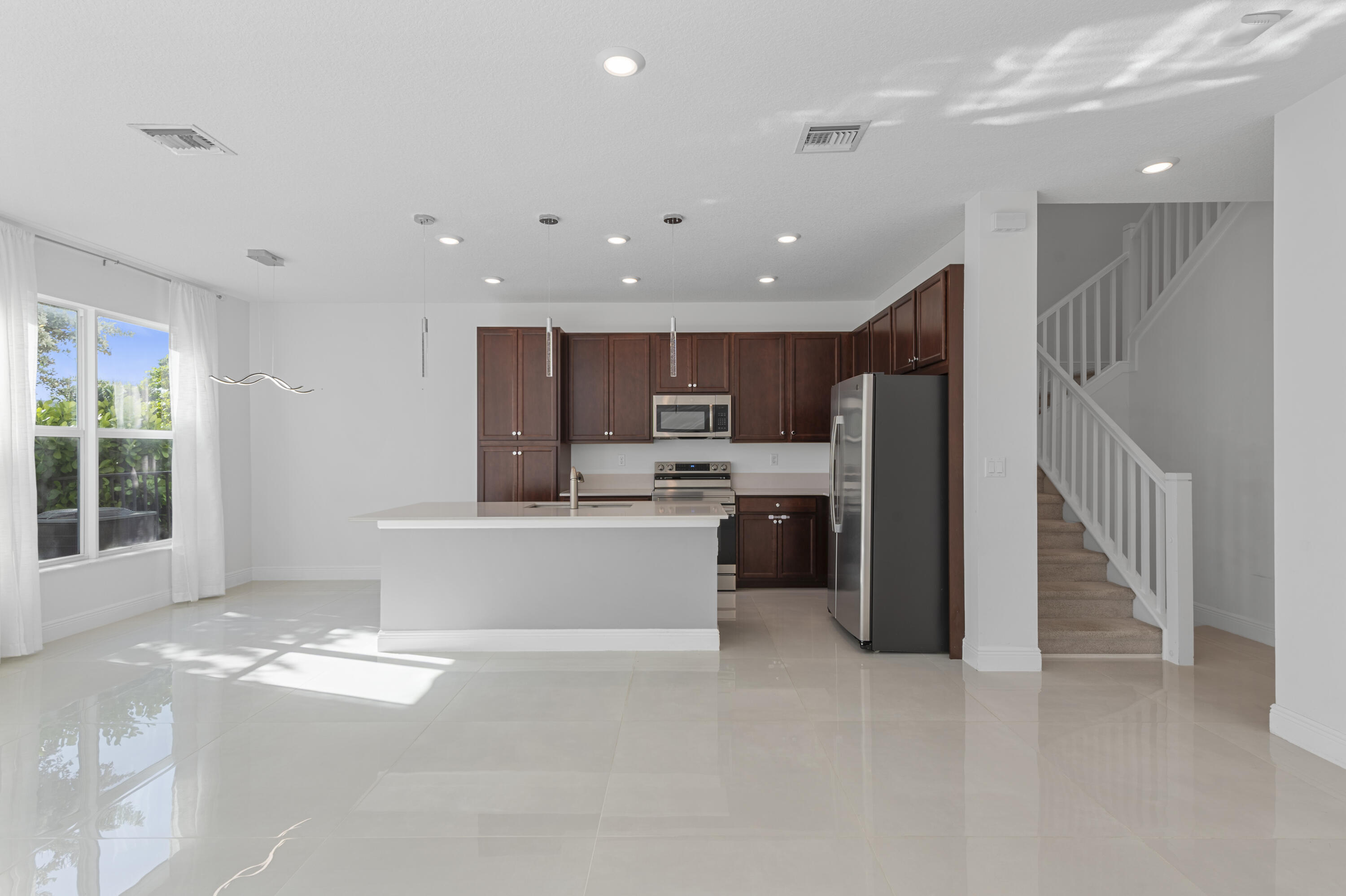 4352 Veleiros Avenue