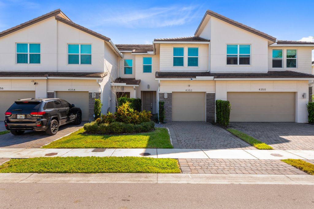 Photo of 4352 Veleiros Avenue, Lighthouse Point, FL 33064 (MLS # B26010480)