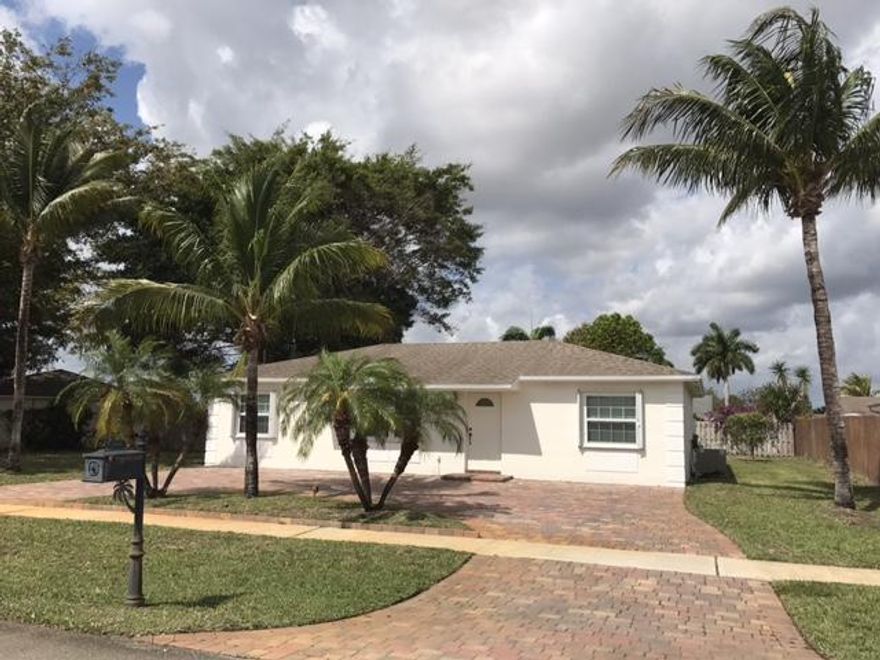 Great home! Freshly painted upgraded kitchen and bathrooms. Huge backyard. Cul De Sac!! Circular Driveway...Accordion Hurricane Shutters..