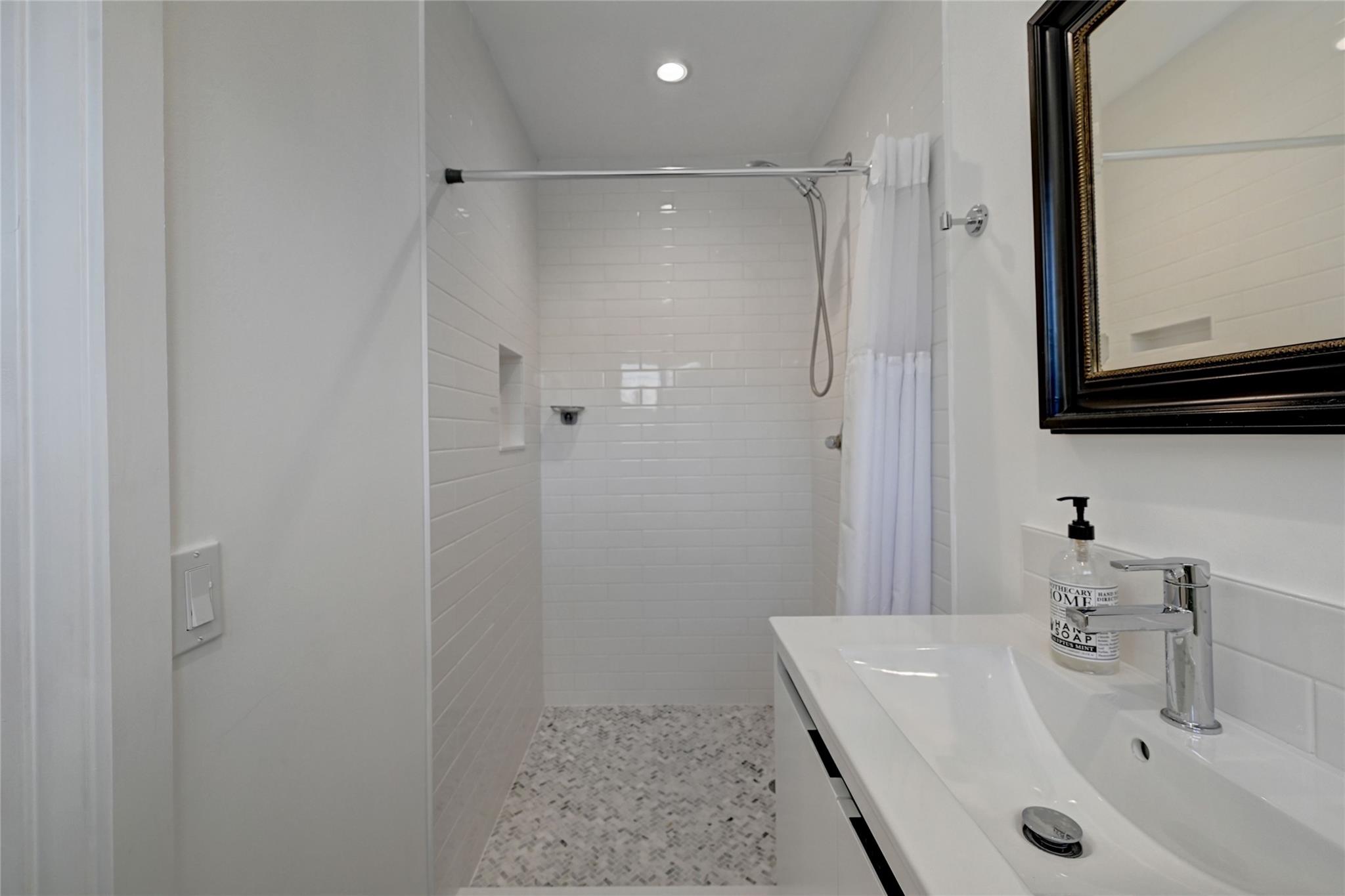BABCO MANORS 39-15 B LOT - Residential