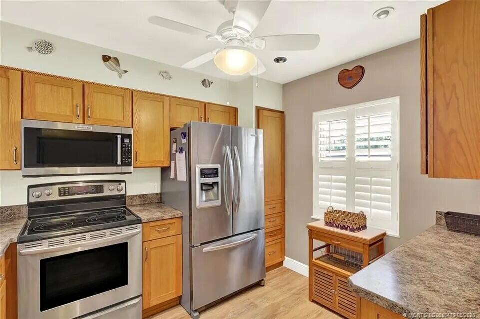 CIRCLE BAY YACHT CLUB CONDO - Residential