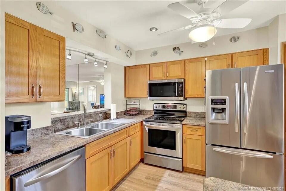 CIRCLE BAY YACHT CLUB CONDO - Residential
