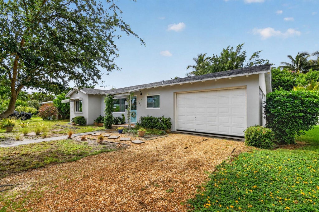 Photo of 338 Edmor Road, West Palm Beach, FL 33405 (MLS # B26046056)