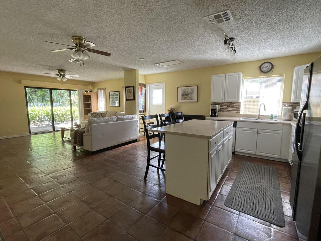 Photo of 801 NE 2nd Avenue, Delray Beach, FL 33444 (MLS # R10994856)