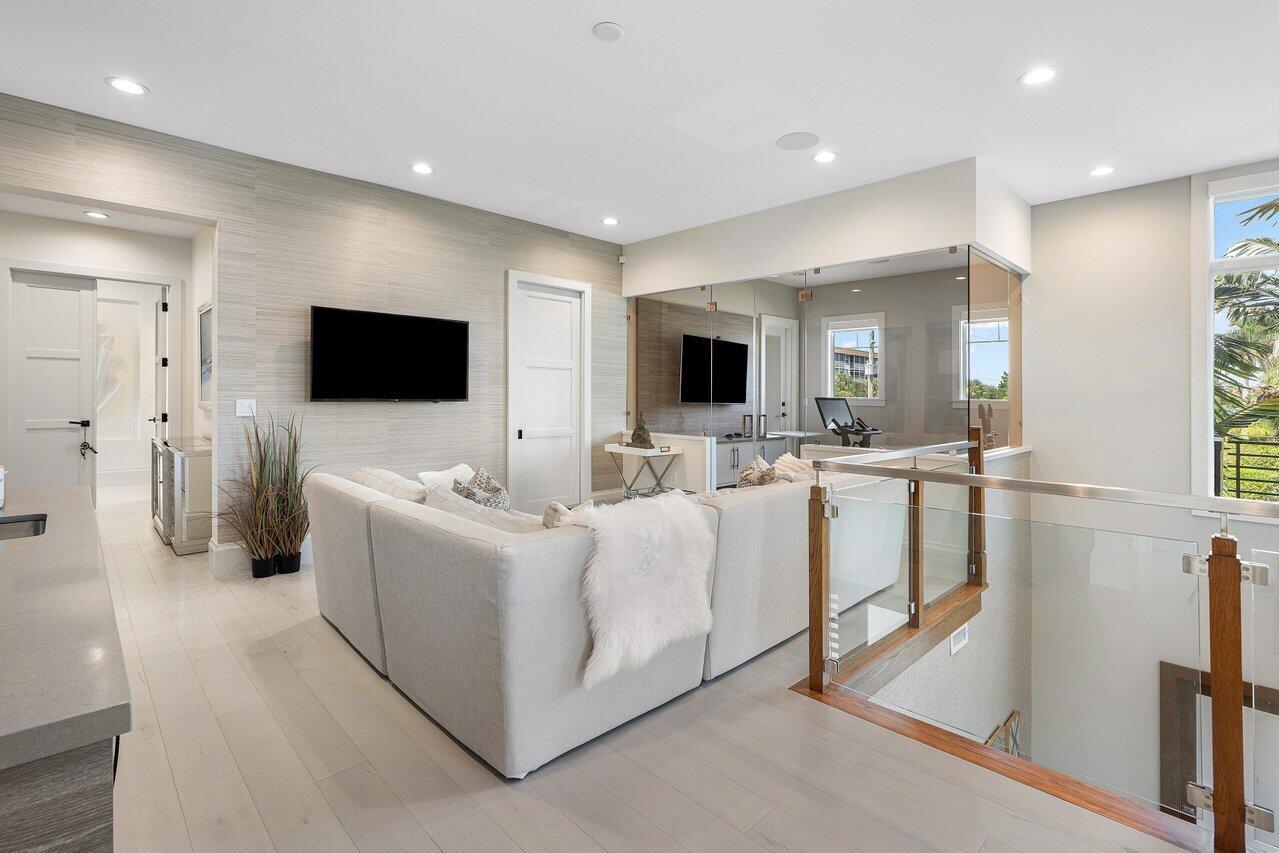 TROPIC ISLE - Residential