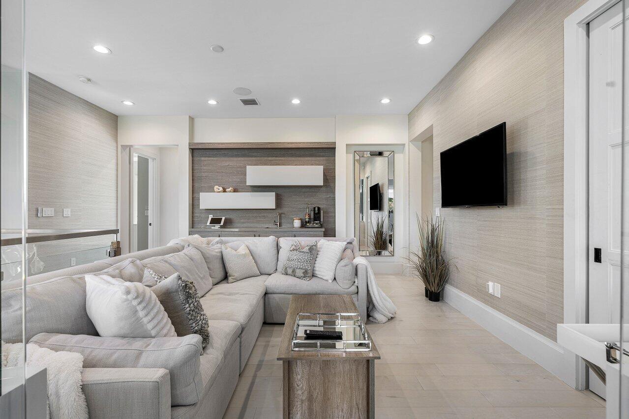 TROPIC ISLE - Residential