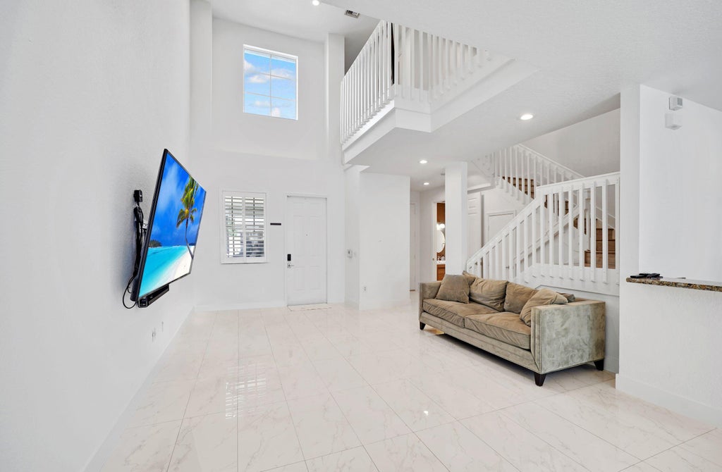 Photo of 131 SE 7TH Way #131, Pompano Beach, FL 33060 (MLS # B26090102)