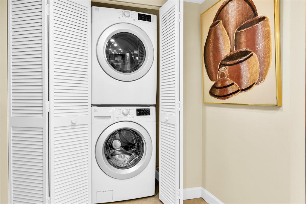 LAKEWOOD MIDRISE - Residential