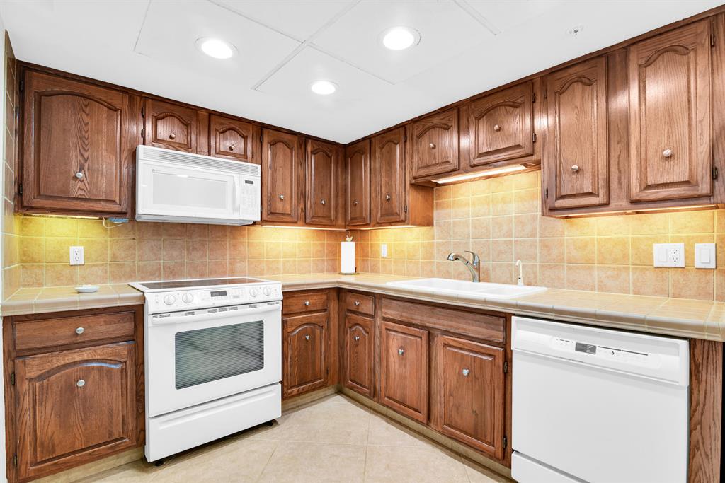 LAKEWOOD MIDRISE - Residential