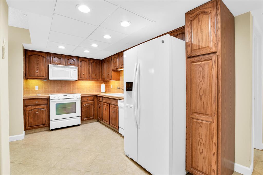 LAKEWOOD MIDRISE - Residential