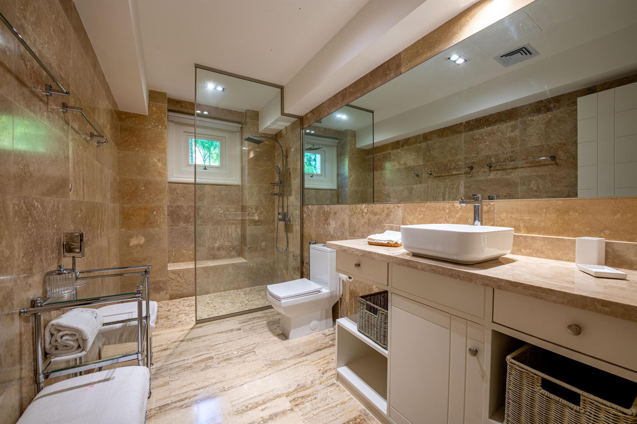 Punta Aguila, Casa de Cam - Residential