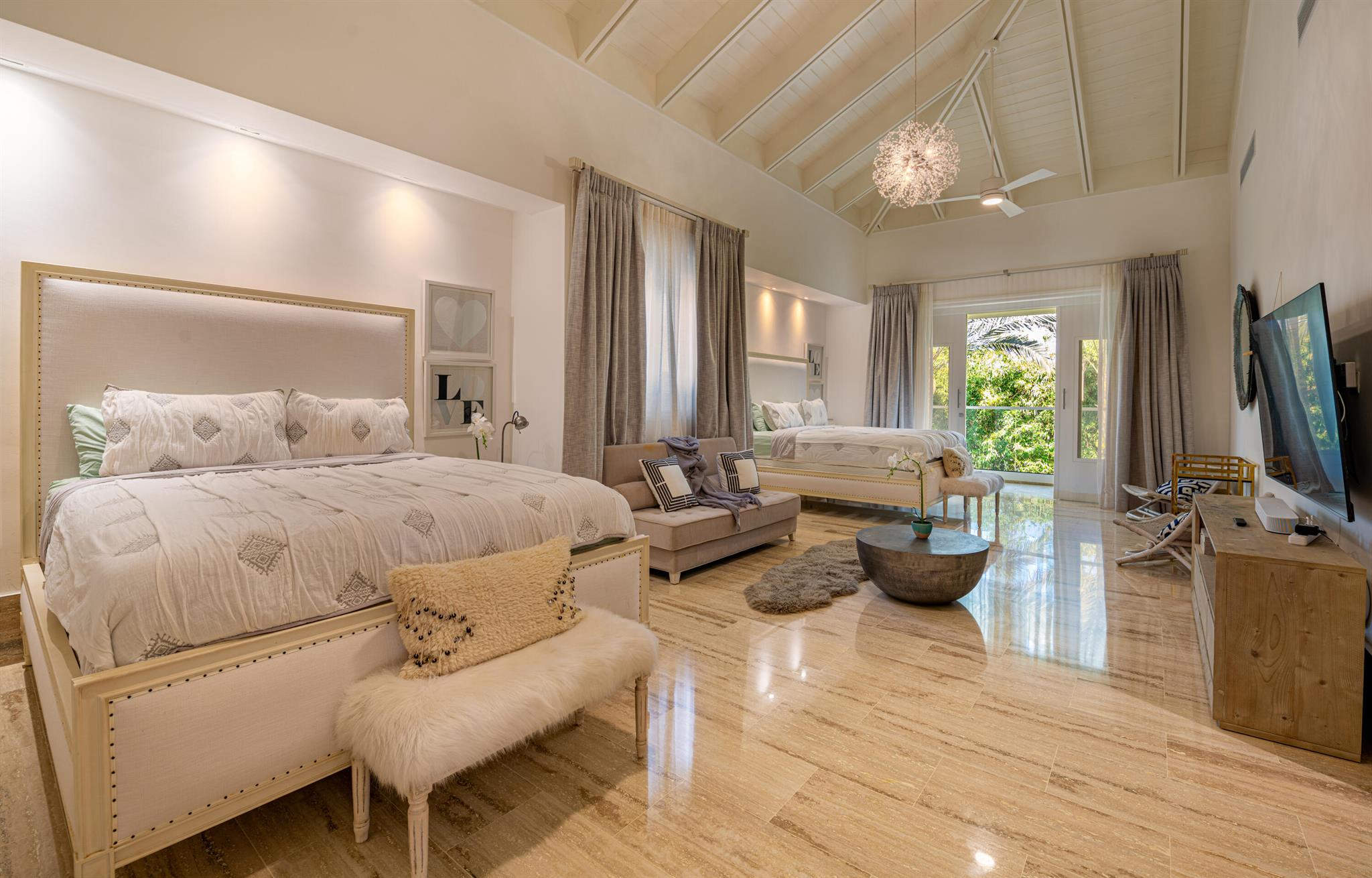 Punta Aguila, Casa de Cam - Residential