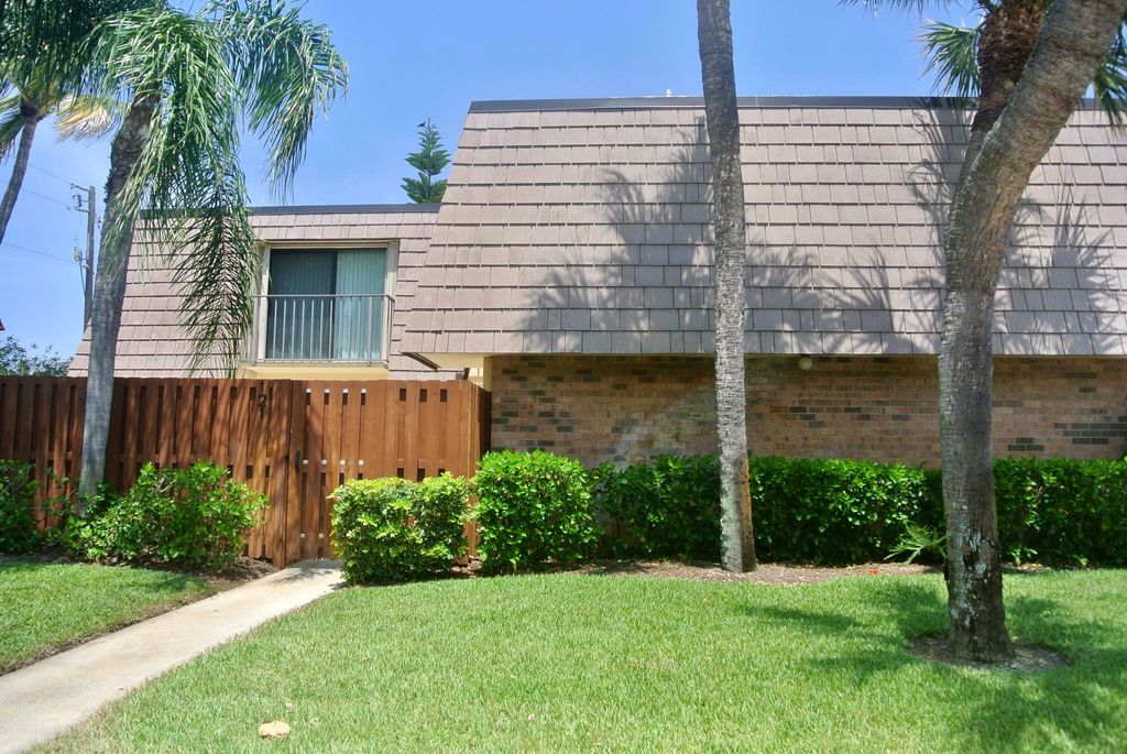 Photo of 121 Ocean Cove Drive #121, Jupiter, FL 33477 (MLS # B26010384)