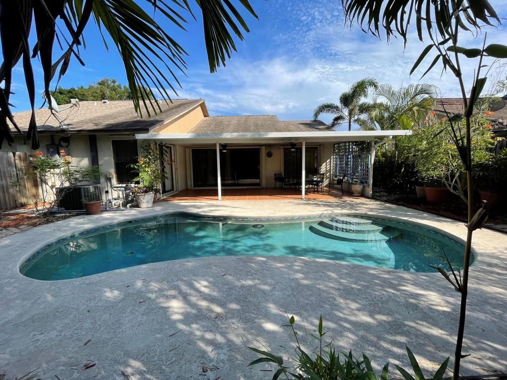 Photo of 85 SE Superior Way, Stuart, FL 34997 (MLS # R10894107)