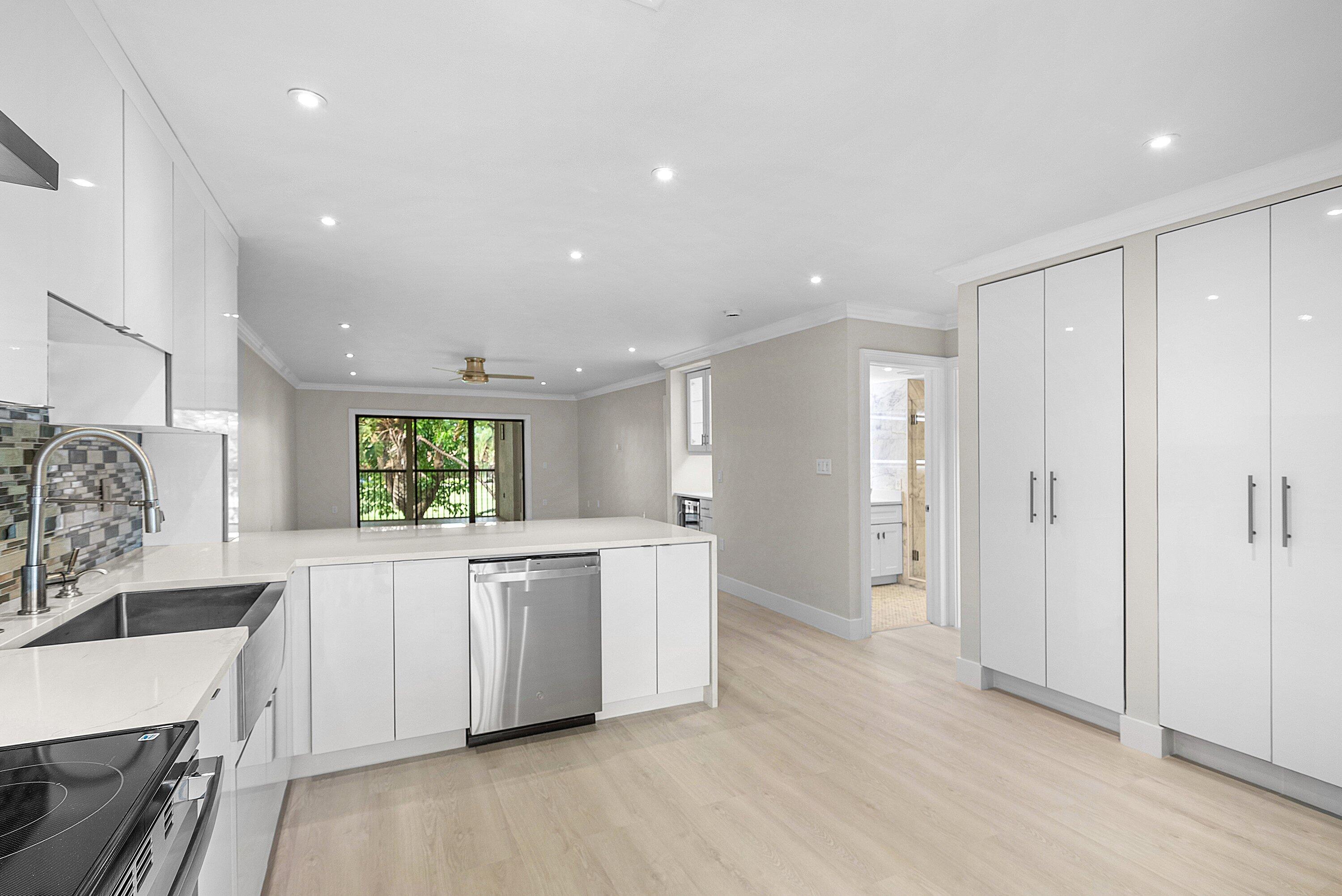 STRATFORD AT HUNTERS RUN CONDO - Residential