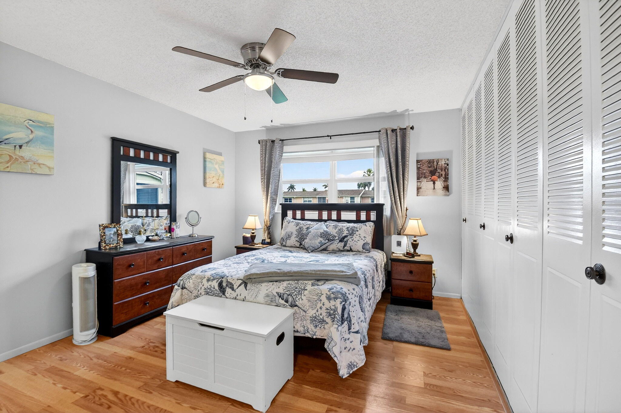 CRESTHAVEN VILLAS 29 CONDO - Residential