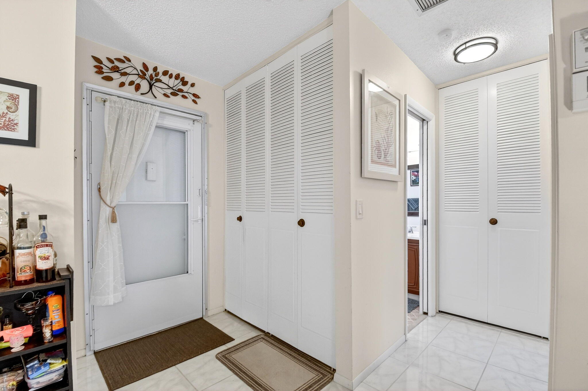 CRESTHAVEN VILLAS 29 CONDO - Residential