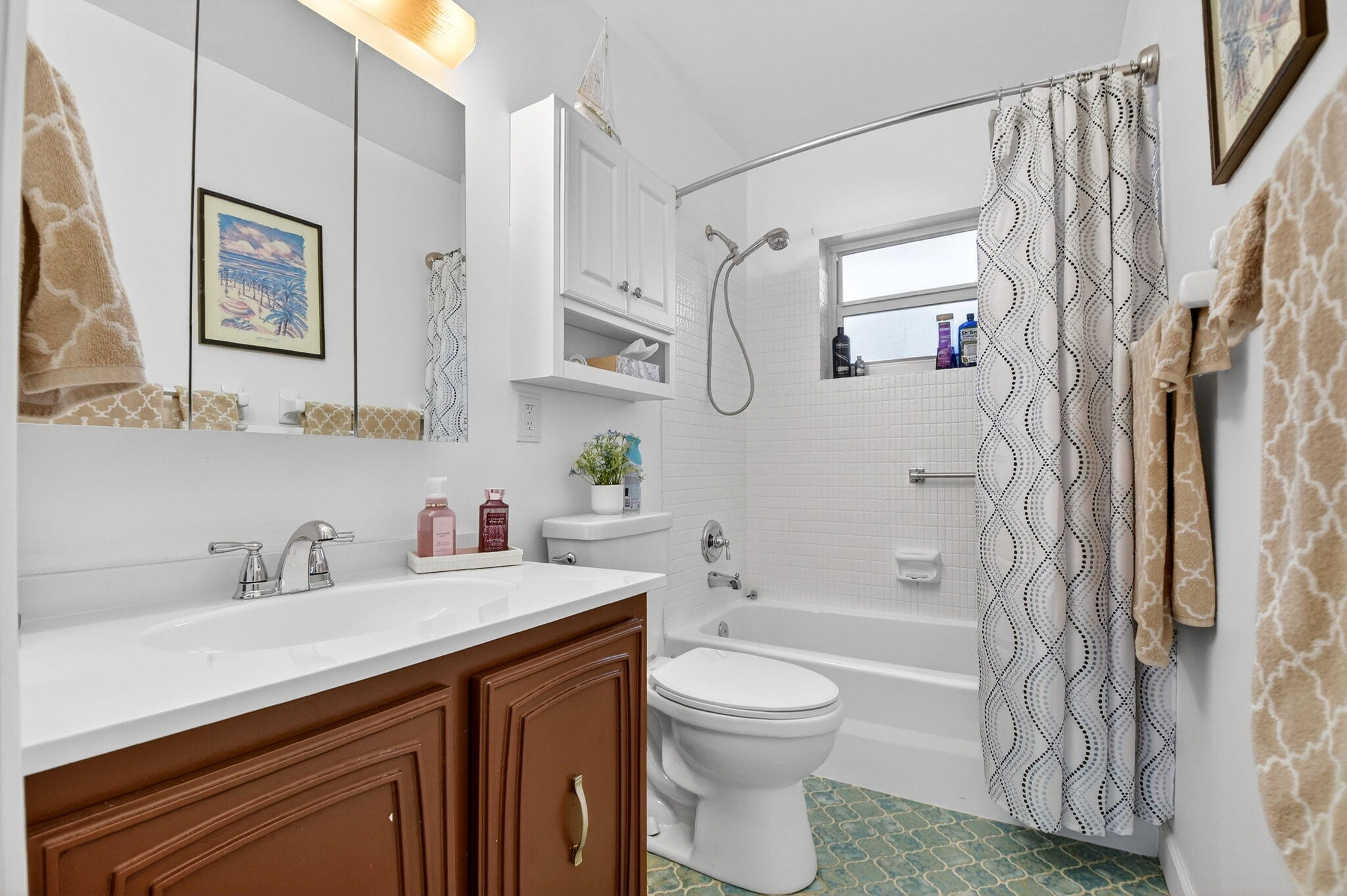 CRESTHAVEN VILLAS 29 CONDO - Residential