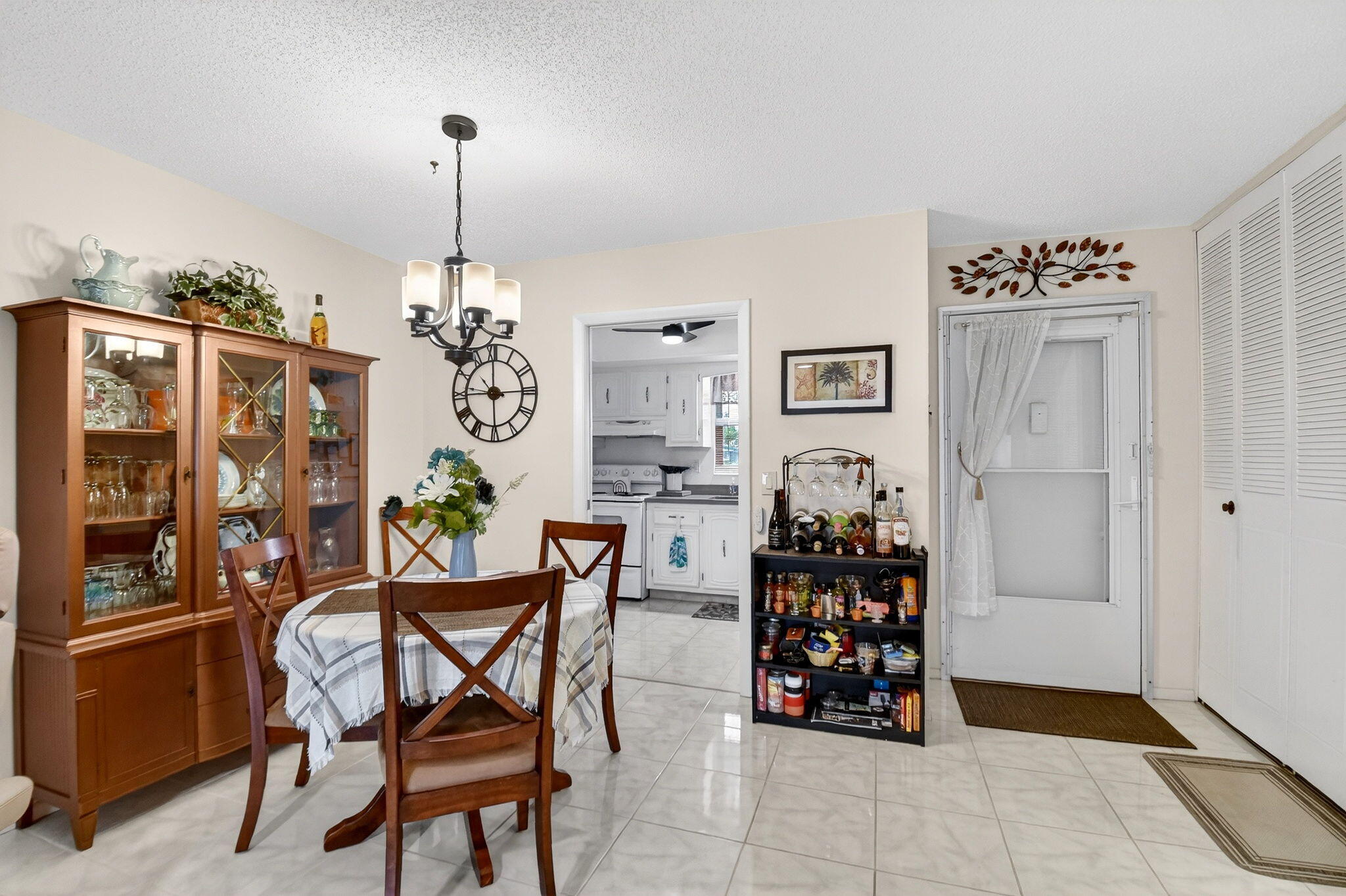 CRESTHAVEN VILLAS 29 CONDO - Residential