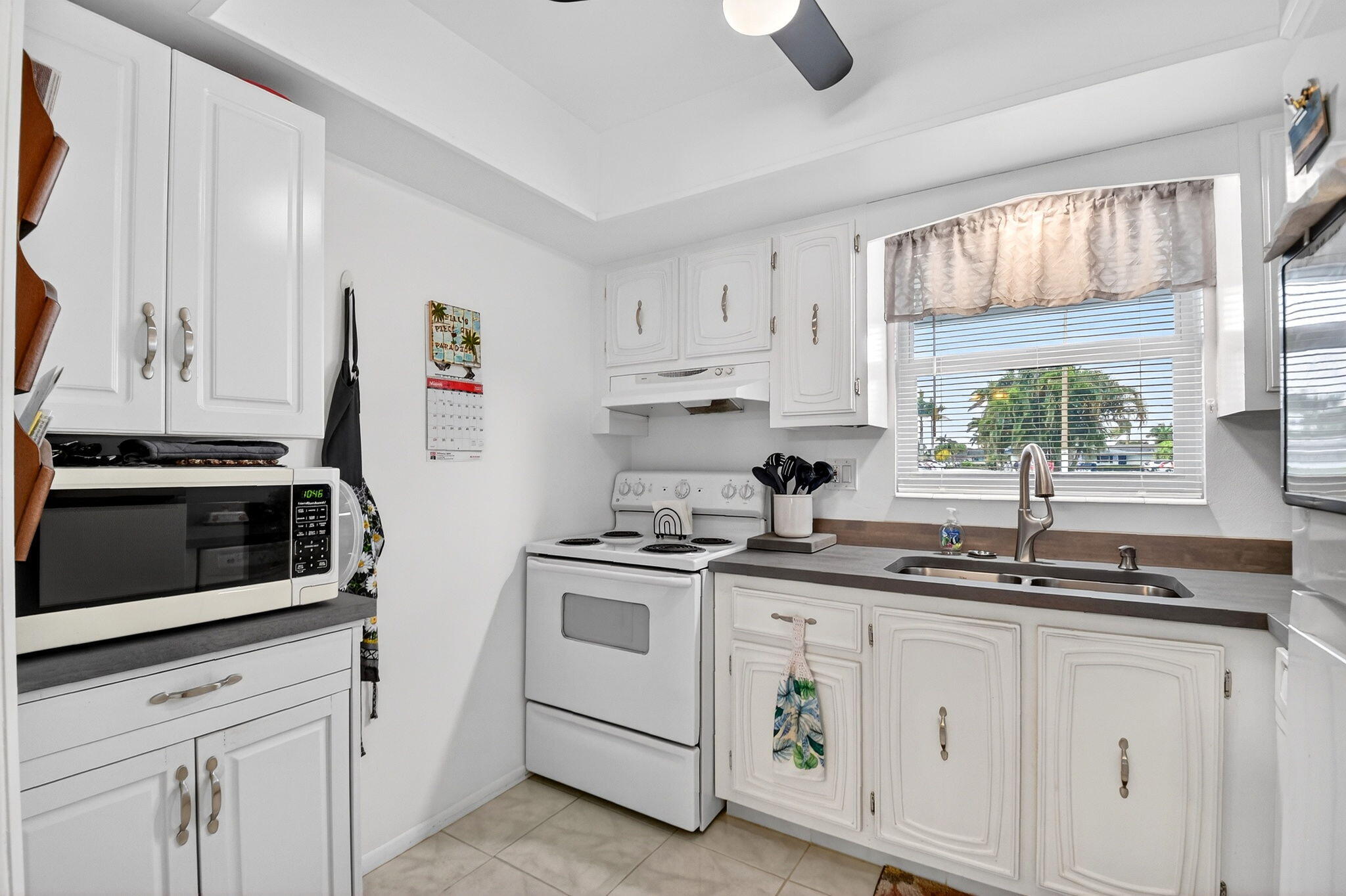 CRESTHAVEN VILLAS 29 CONDO - Residential