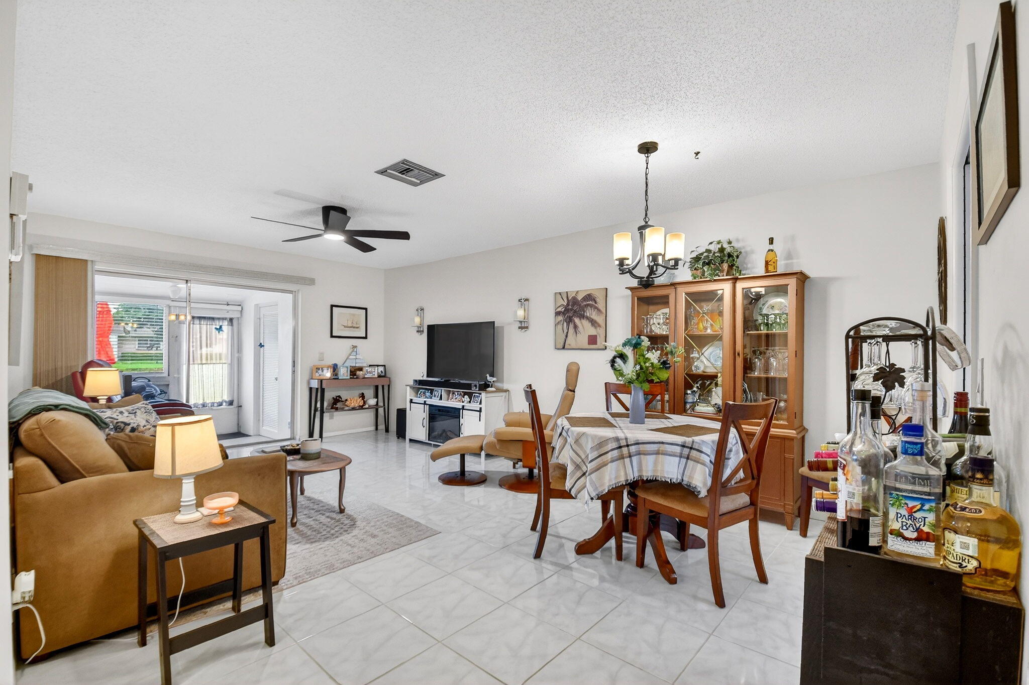 CRESTHAVEN VILLAS 29 CONDO - Residential