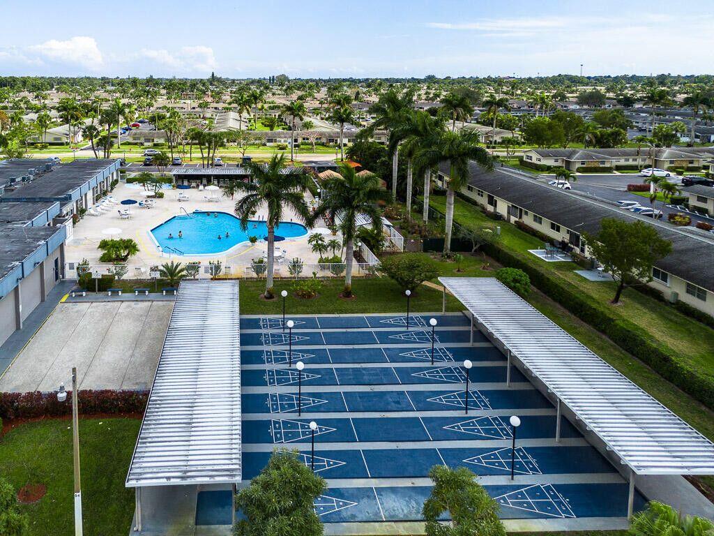 CRESTHAVEN VILLAS 29 CONDO - Residential