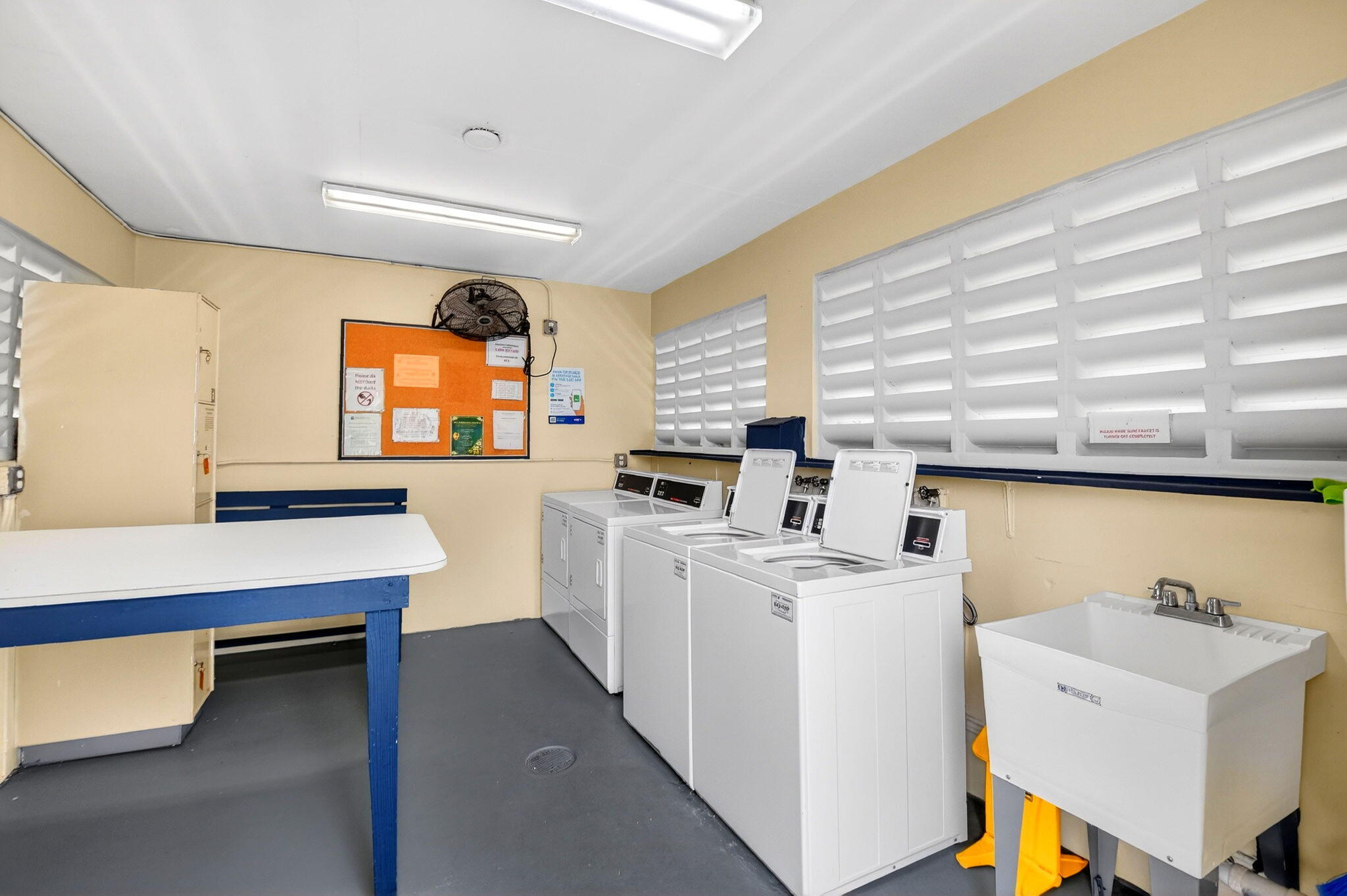 CRESTHAVEN VILLAS 29 CONDO - Residential