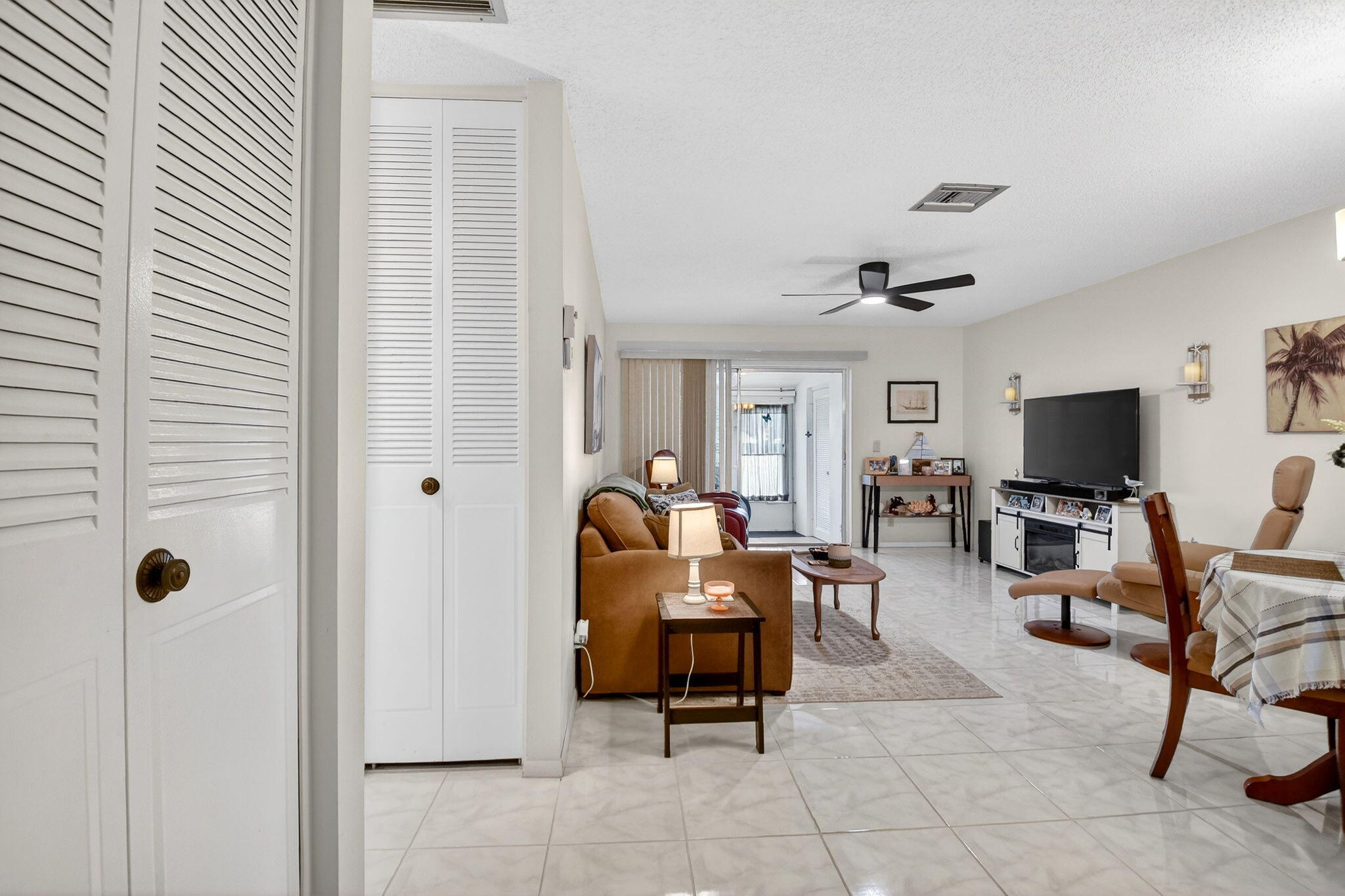 CRESTHAVEN VILLAS 29 CONDO - Residential