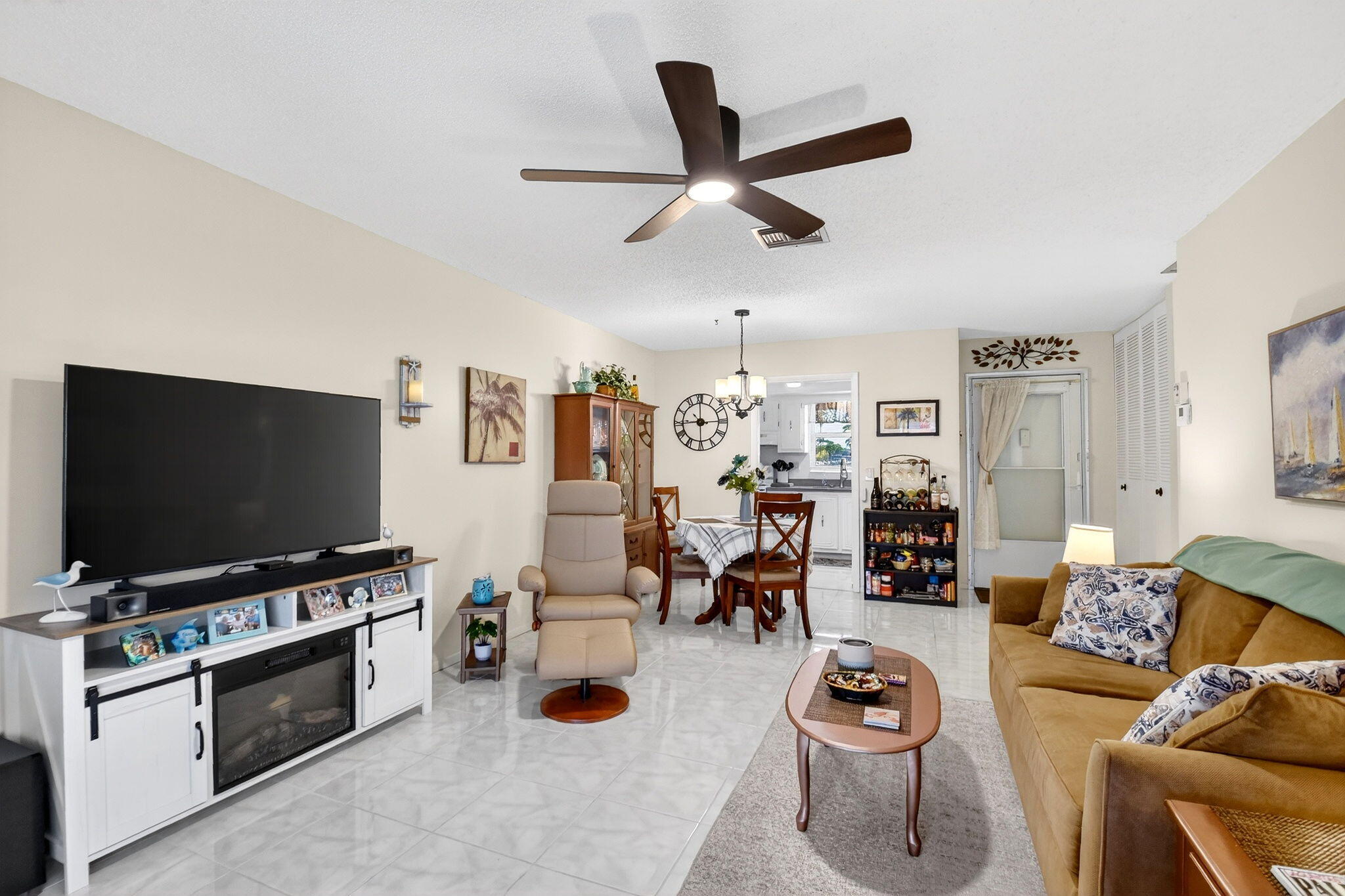 CRESTHAVEN VILLAS 29 CONDO - Residential