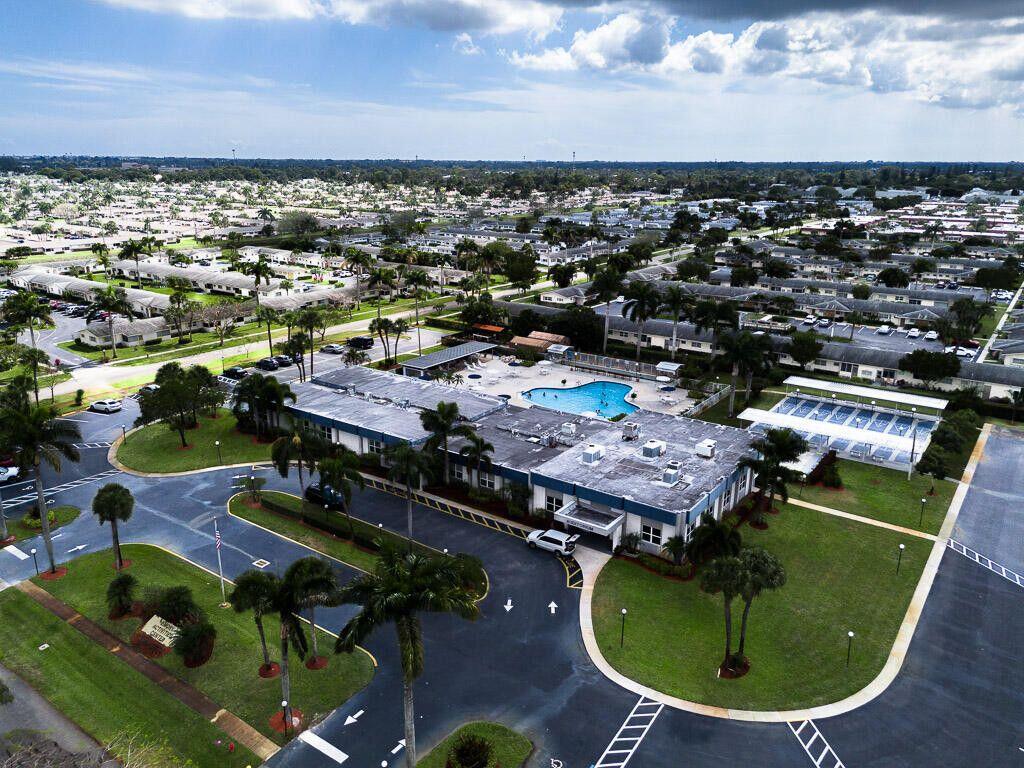 CRESTHAVEN VILLAS 29 CONDO - Residential