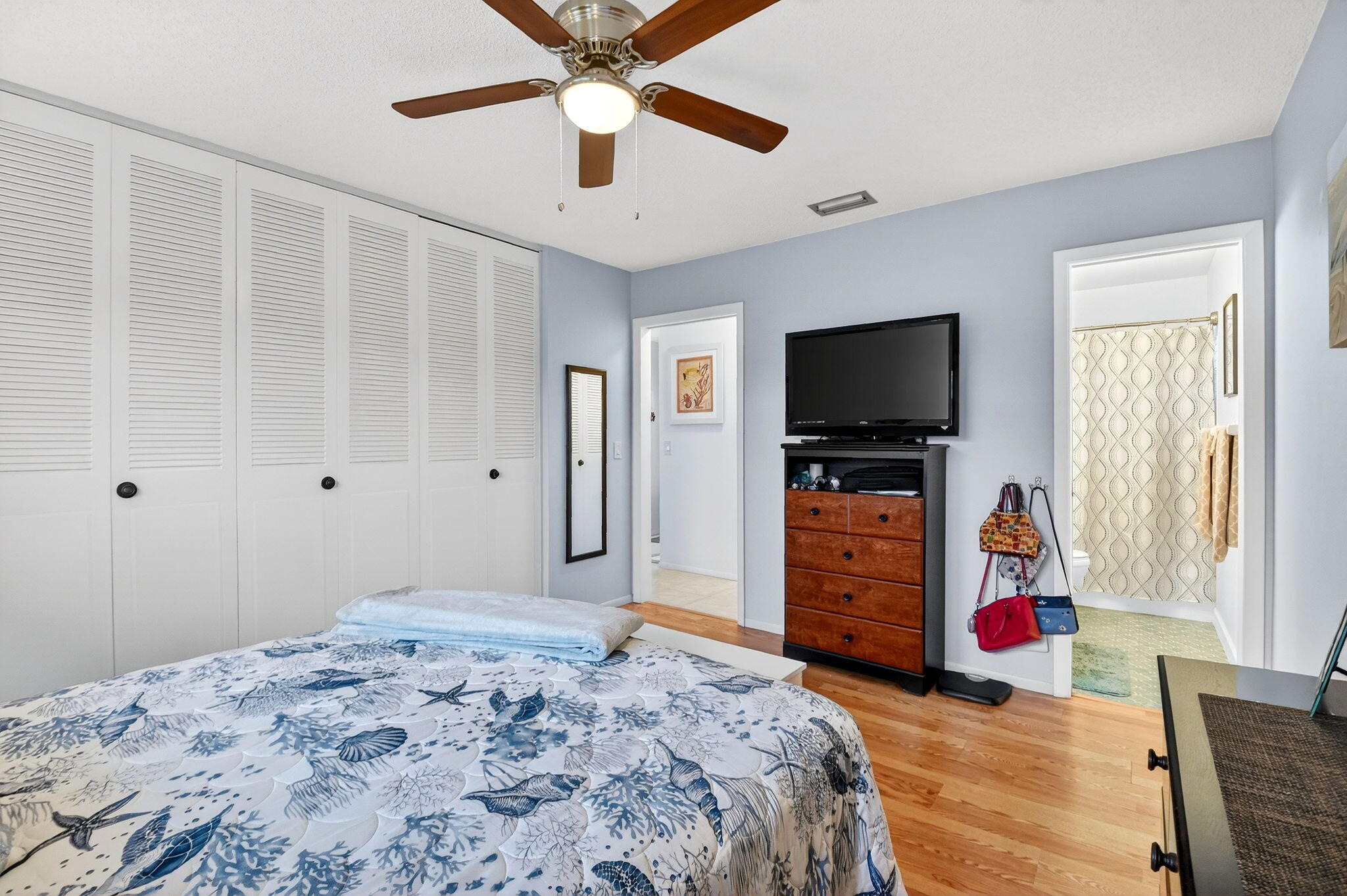 CRESTHAVEN VILLAS 29 CONDO - Residential