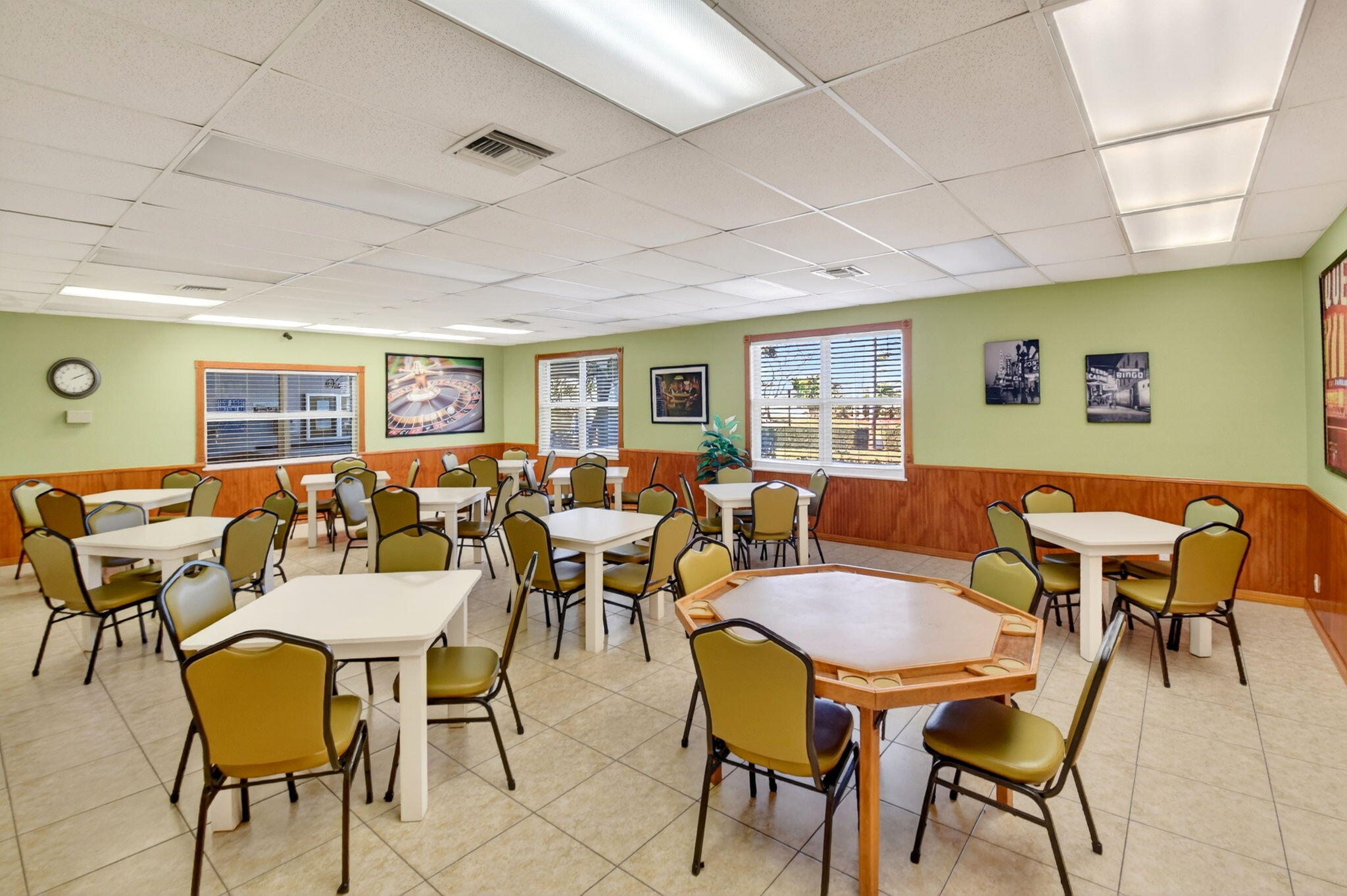 CRESTHAVEN VILLAS 29 CONDO - Residential