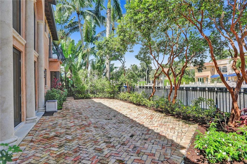 SEVEN ISLES - Residential